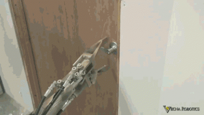 робот швейцар.gif