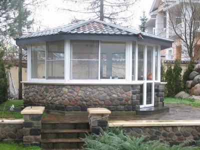 besedka-s-barbekyu-na-dachnom-uchastke.jpg