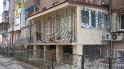 kak-postroit-balkon-na-pervom-etazhe7.jpg
