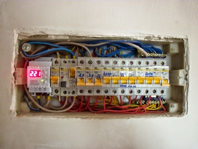 Call_an_electrician_at_home_01.JPG