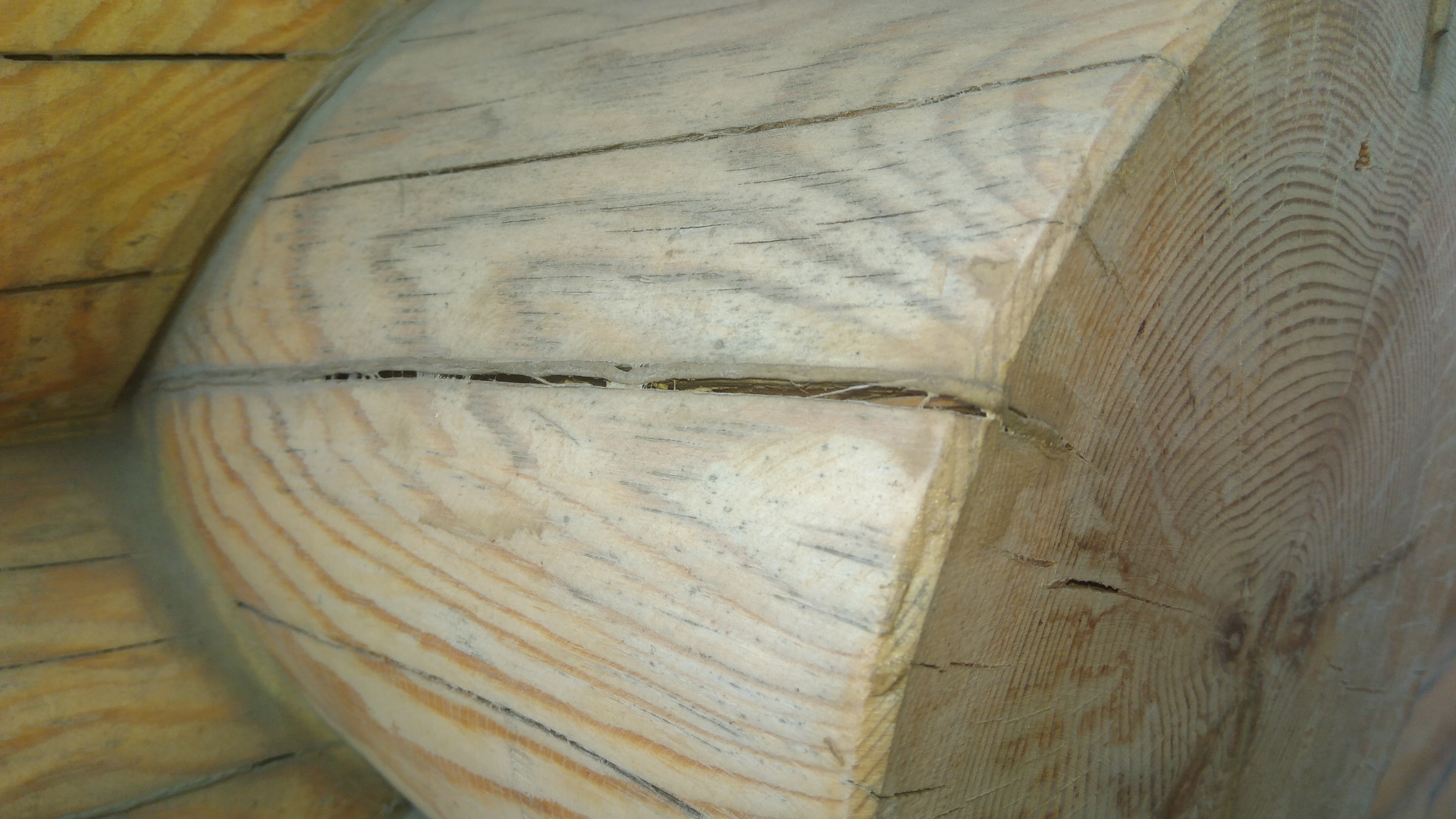 Заделываем трещины в деревянном. Трещины мебельный щит. Как заделать щель в мебельном щите. Заделать трещину в тандыре. Фото как заделать трещину в дереве воском.