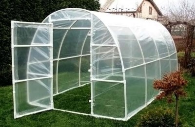 teplitsa-iz-plastikovyih-trub.jpg