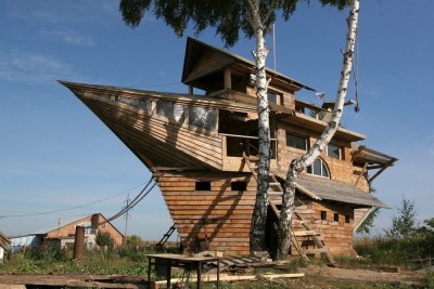 Дом-корабль в  посёлке Боровой, Кемеровская область.jpeg