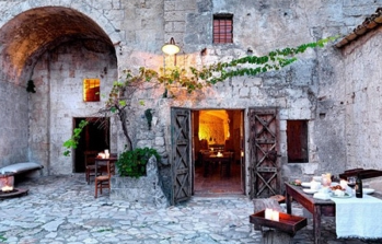 Пещерный отель в Италии.png