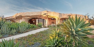 Дом в Калифорнии для пещерных людей .png