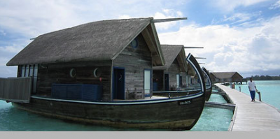 Лодка-отель на Мальдивах.png