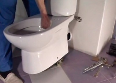 Установка унитаза своими руками видео.jpg