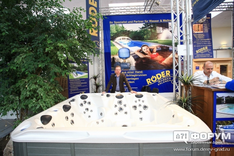 Röder Wasser und Wellness erleben – бассейн, джакузи, ванны, умывальники