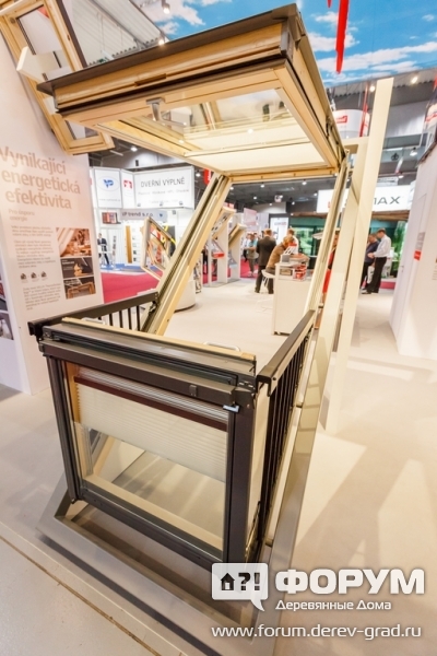 Окно устанавливаемое в крышу и трансформируемое в балкон - компания Velux
