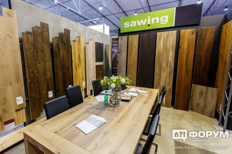 Стенд компании Sawing - двери, пол и стенные панели из чистого дерева