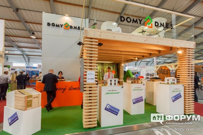 Стенд строительной компании Domy DNES - макеты домов и примеры технологий