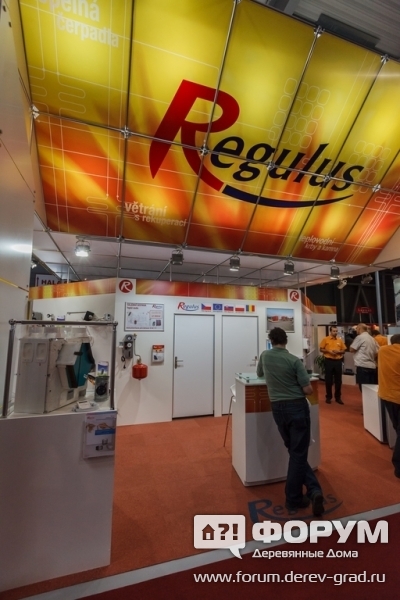 Стенд компании Regulus системы солнечного и комплексного отопления