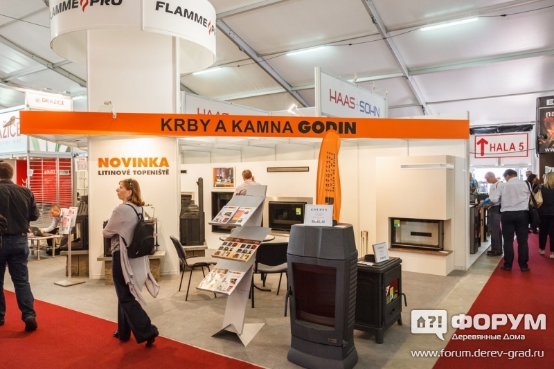 Стенд компании Godin отопительные печи и камины