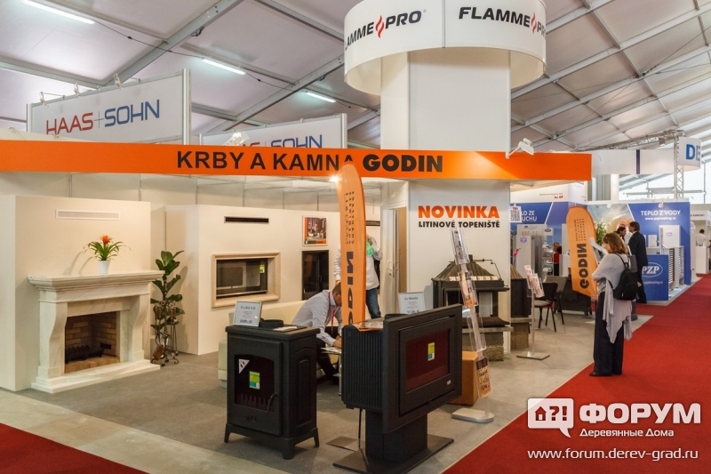 Стенд компании Godin отопительные печи и камины