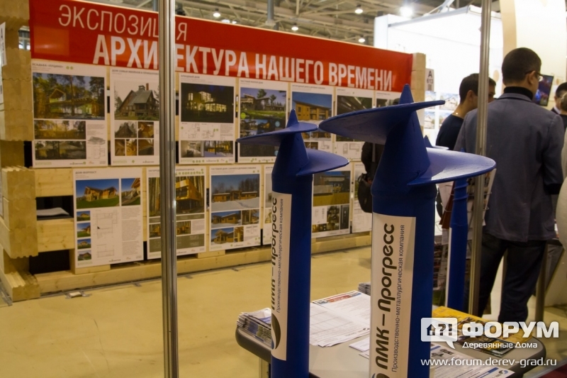 Образцы винтовых свай на стенде "Ассоциации технологий СИП"