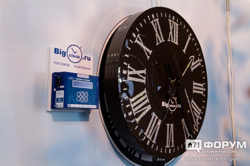 Образцы домовых часов на стенде Bigclock
