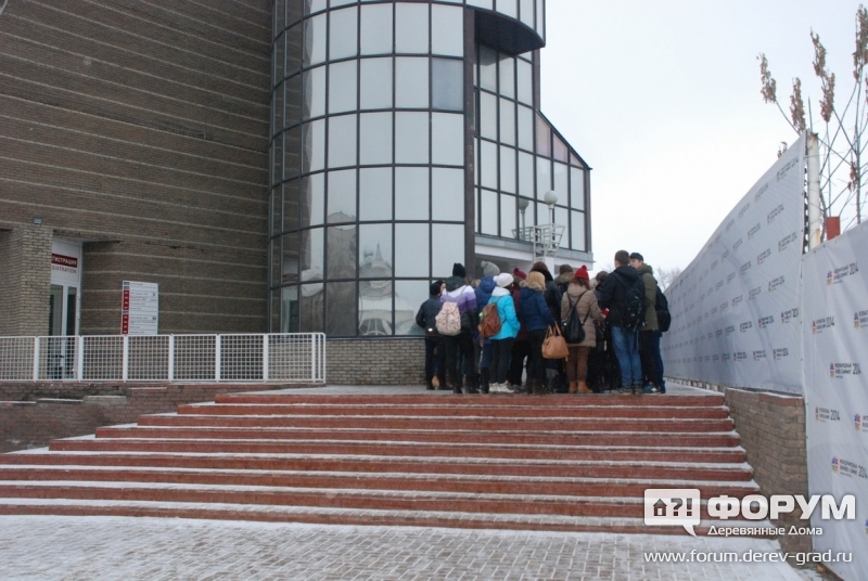 Очередь на выставку