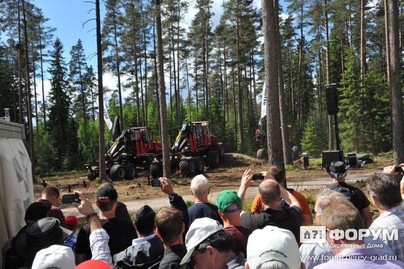 Форвардеры Коматцу (Komatsu) на представлении
