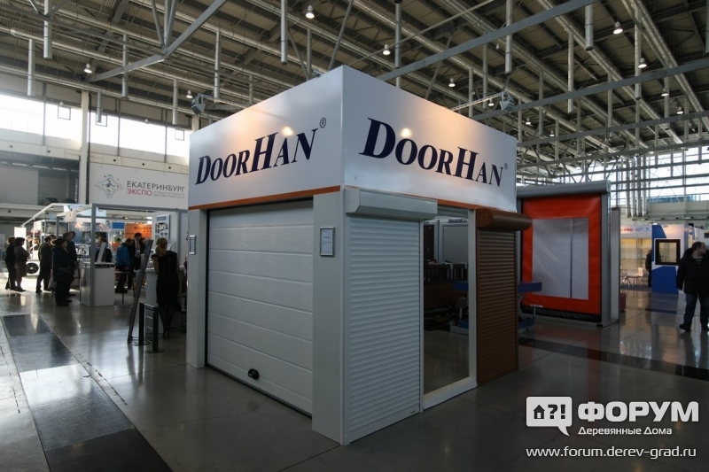 DoorHAN расположила на стенде системусекционных ворот без электропривода