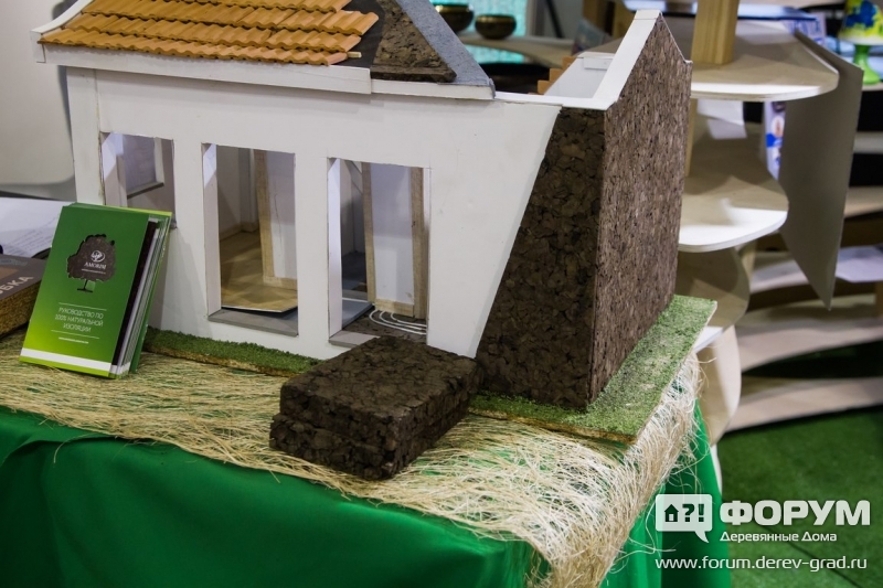 Макет дома с натуральной изоляцией