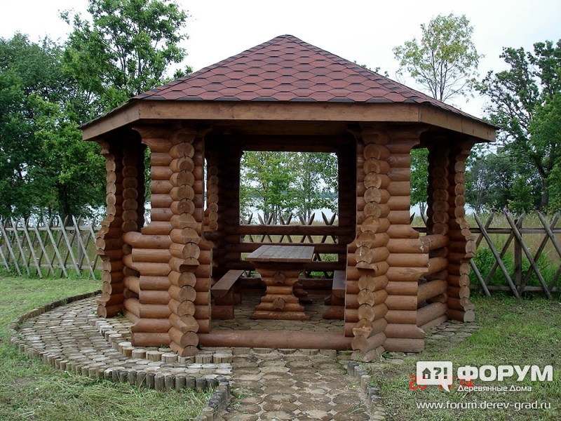 Качественная деревянная беседка из бревна