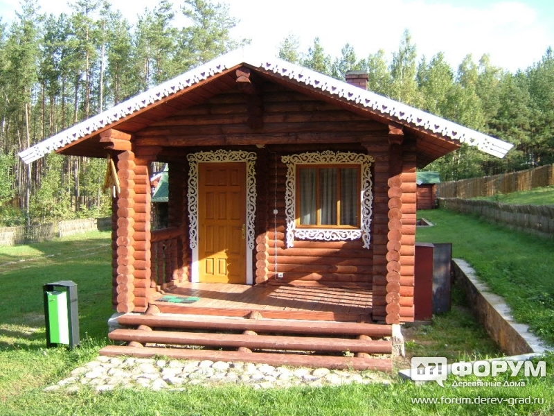 Деревянная баня из оцилиндрованного бревна