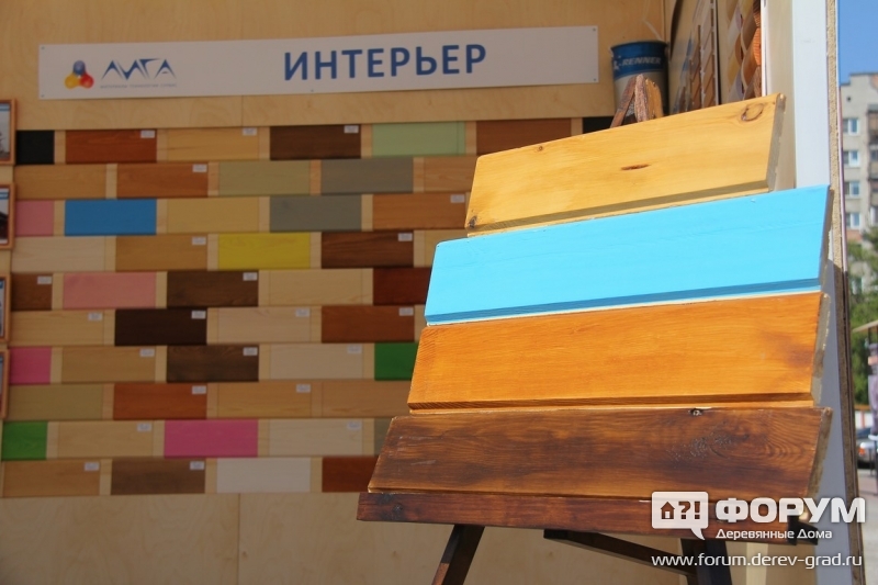 Образцы вариантов цветов окраски домов компании «РЕННЕР» («RENNER»)