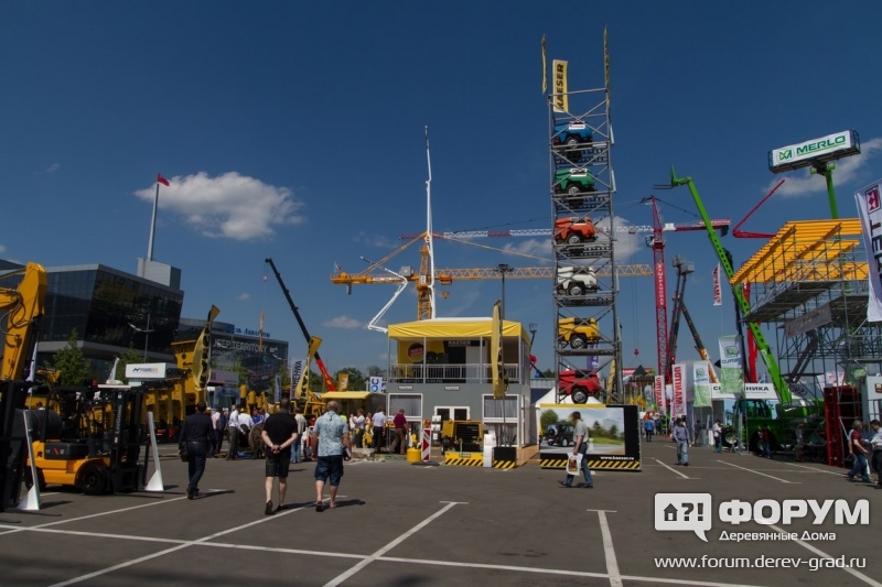 Уличная экспозиция выставки СТТ-2015