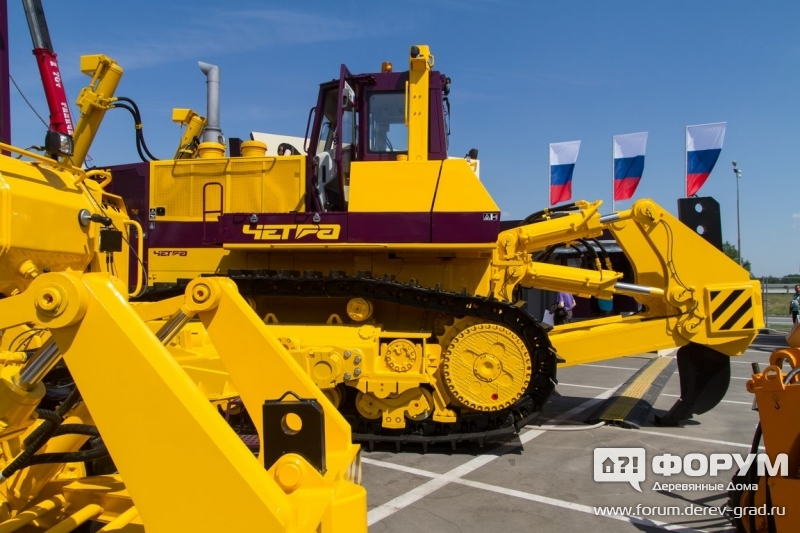 Гусеничный бульдозер Четра Т35.02К