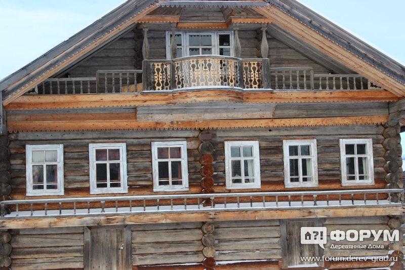 Резной фасад избы