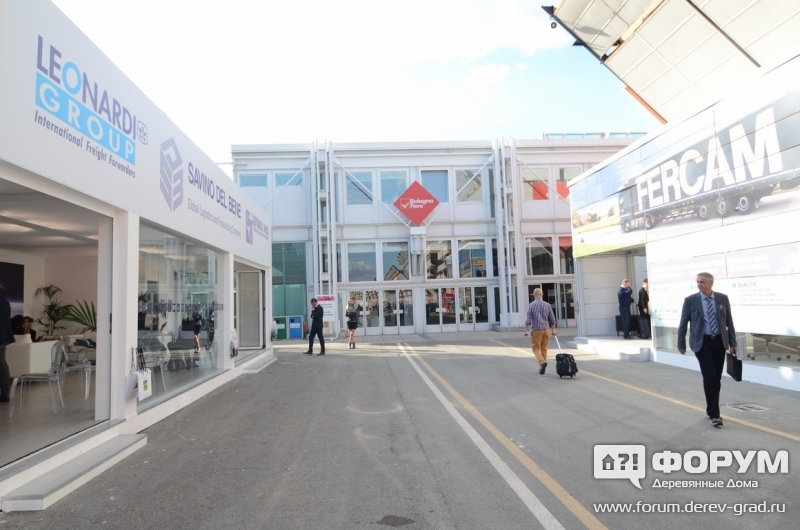 Вход в павильоны выставки Cersaie