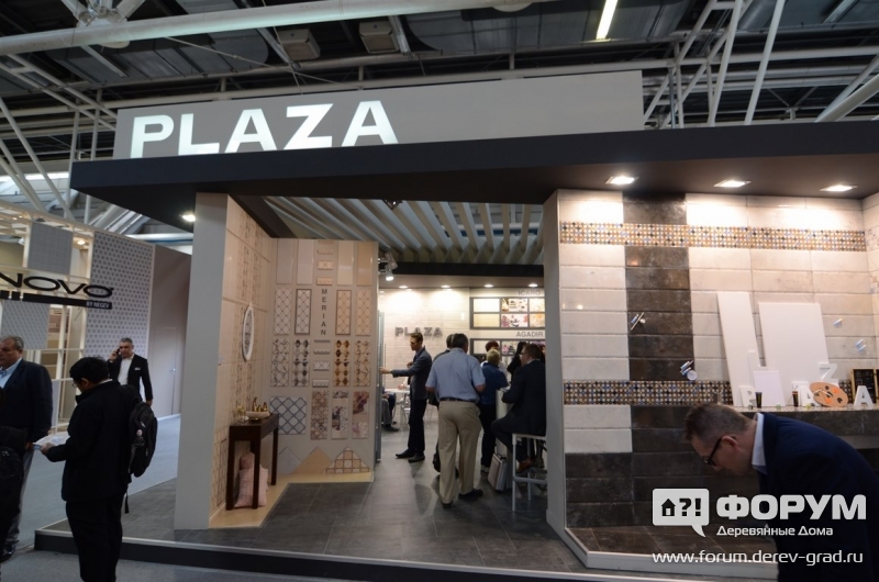 Стенд компании Плаза (Plaza)