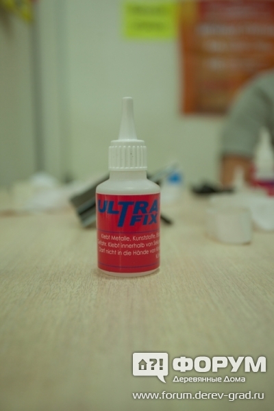 Клей с красной этикеткой Ultra Fix от Клей №1