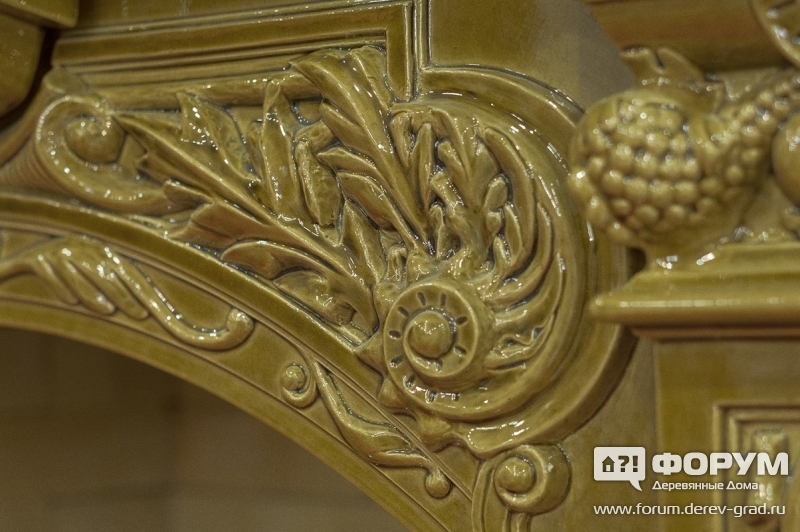 Деталь изразцового камина в экспозиции Мира каминов 3