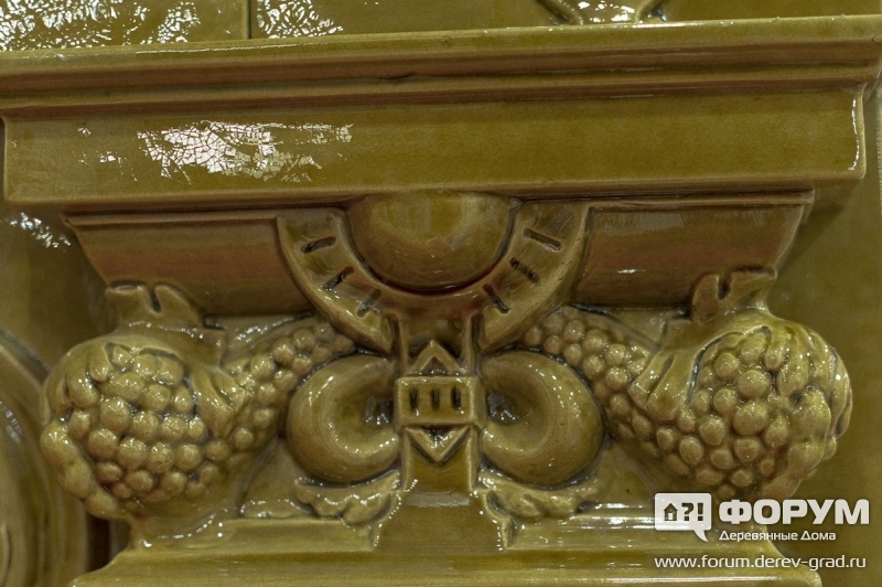 Деталь изразцового камина в экспозиции Мира каминов 4