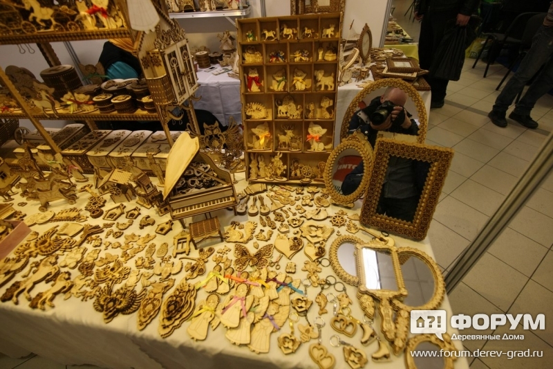 Зеркала, фигурки и сувенирную продукцию из дерева от кампании Жарптица