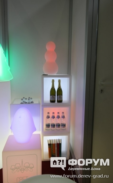 LED светильник, стойка и куб от компании ledholiday (Лэдхолидэй)
