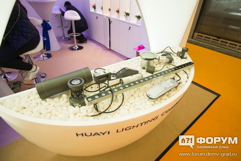 Освещение от Хауи Лайтинг компани (Huayi lighting company)