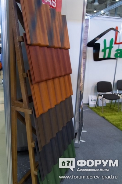 Образцы черепицы на стенде Land Haus (2)