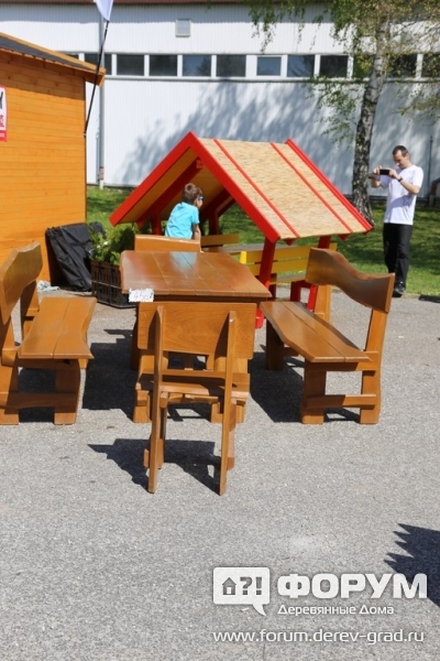 Деревянная мебель для сада "Юнивер Бау" (Univer Bau)