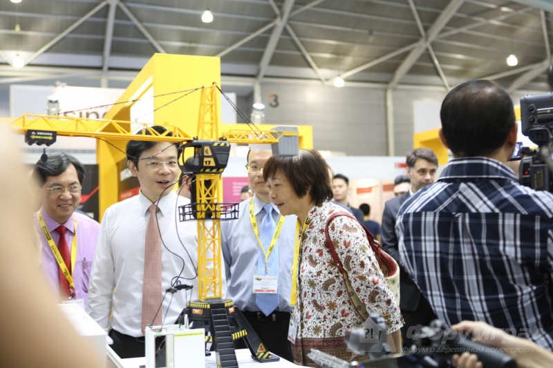 Макеты строительных кранов и зданий на выставке  BuildTechAsia - 2016 (10)