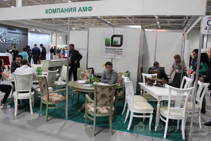 Просторный стенд апшеронской мебельной фабрики АМФ