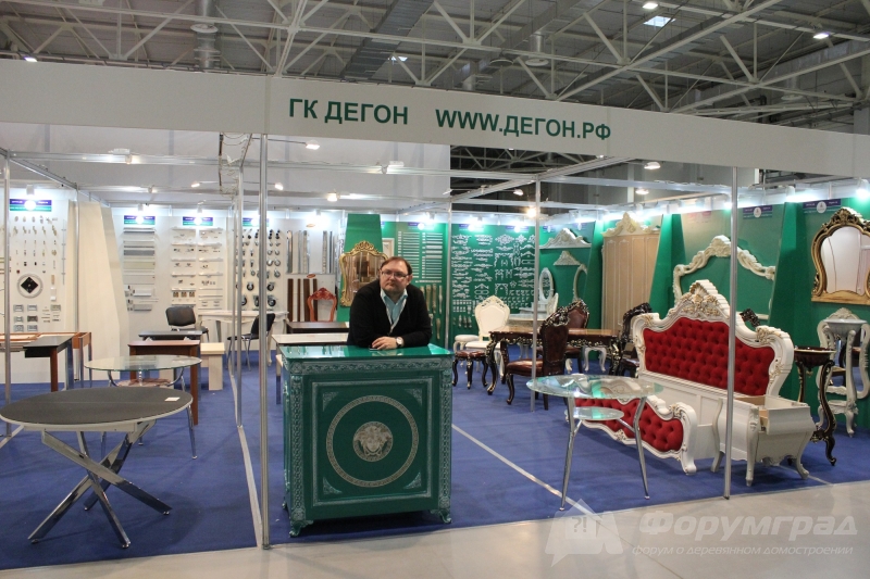 Просторный стенд компании ГК Декон