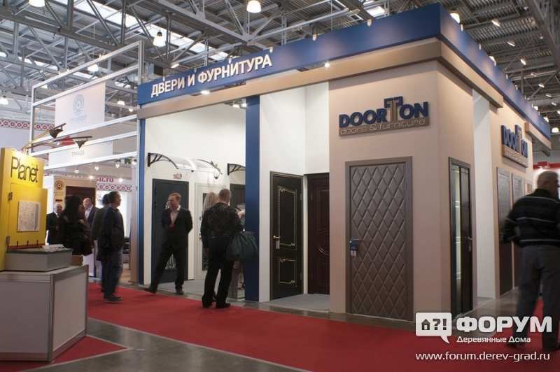 Стенд  от гипермаркета дверей и фурнитуры "DOORTON"