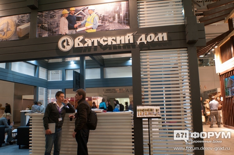 На стенде строительной компании "Вятский дом"