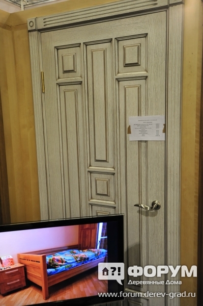 Авторские деревянные двери в дом вид 3