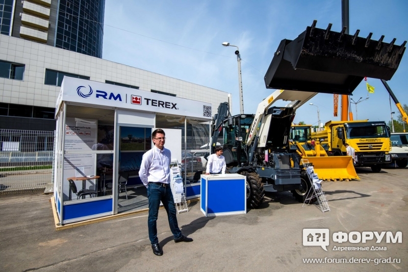 RM - TEREX - продажа, запчасти, сервесное обслуживание технини, стенд компании и трактор