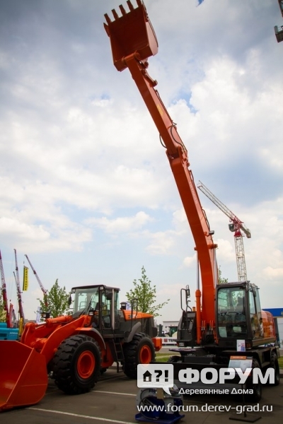 Колесный экскаватор ZX210W-3 (1)