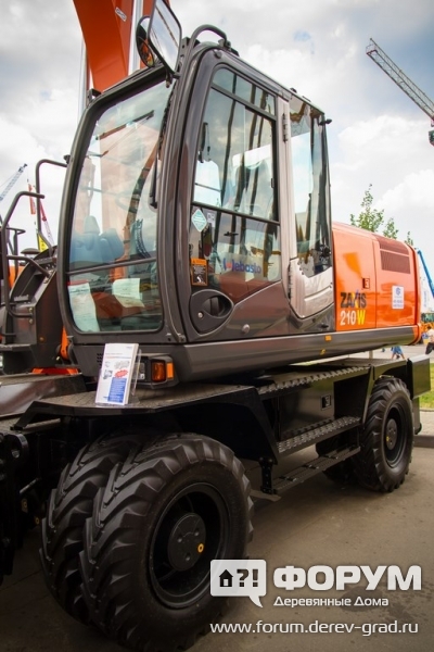 Колесный экскаватор ZX210W-3 (2)