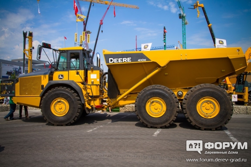 Шарнирно-сочлененный самосвал John Deer 410E